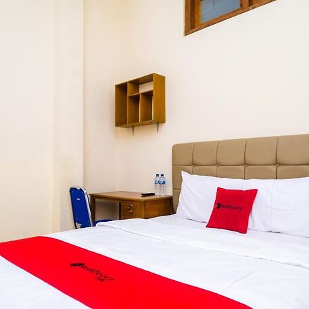 Reddoorz Syariah @ Griya Thamrin Manahan Solo Extérieur photo