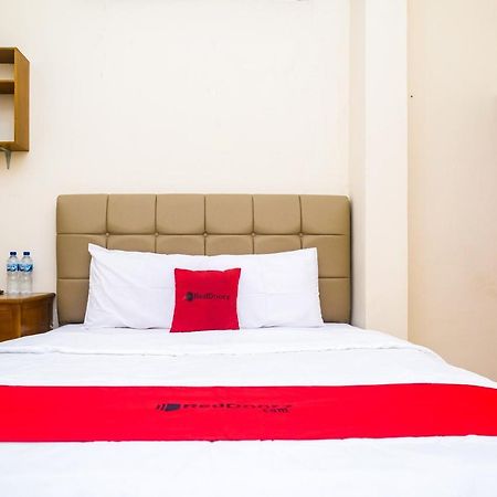 Reddoorz Syariah @ Griya Thamrin Manahan Solo Extérieur photo