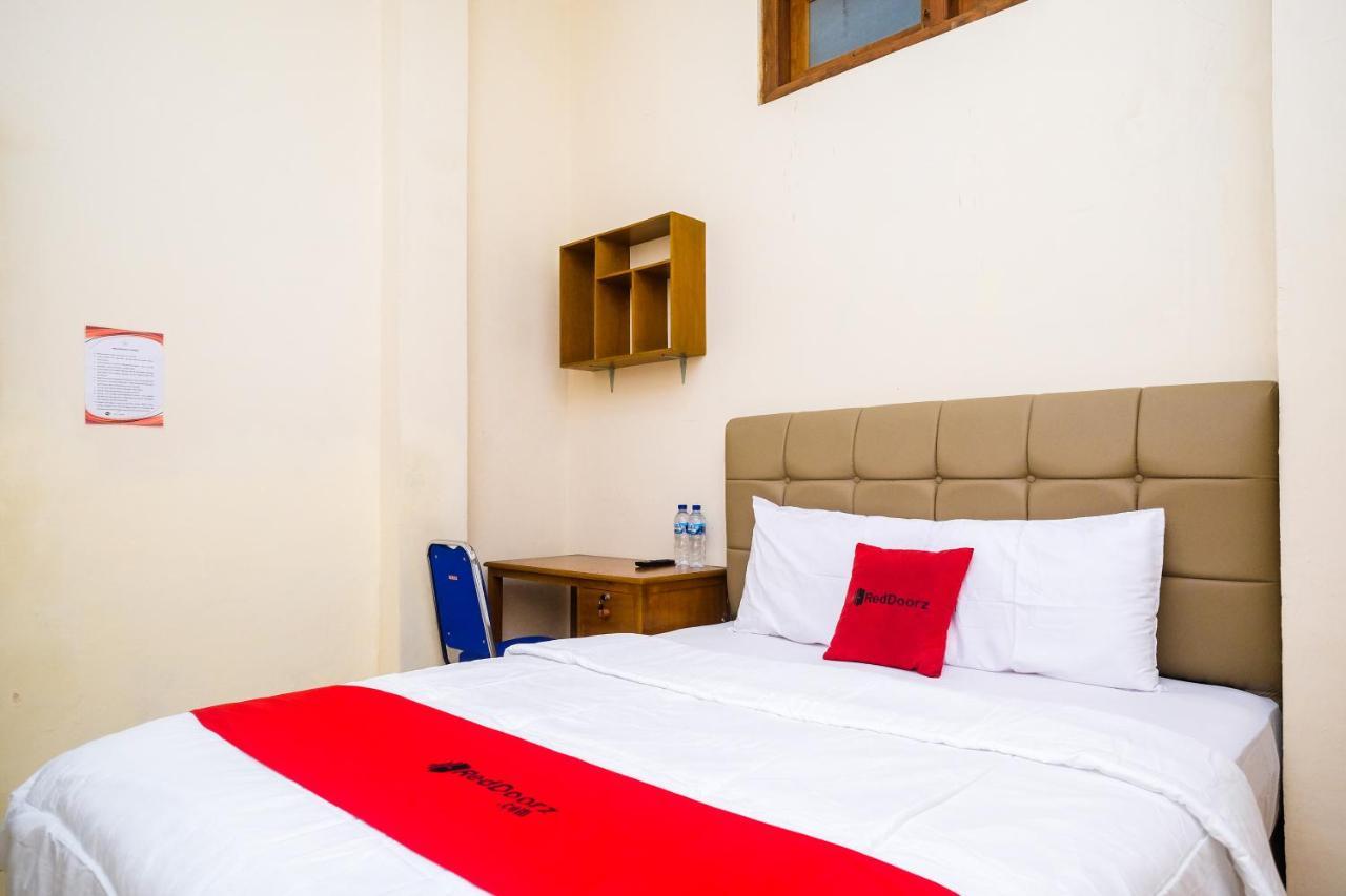 Reddoorz Syariah @ Griya Thamrin Manahan Solo Extérieur photo