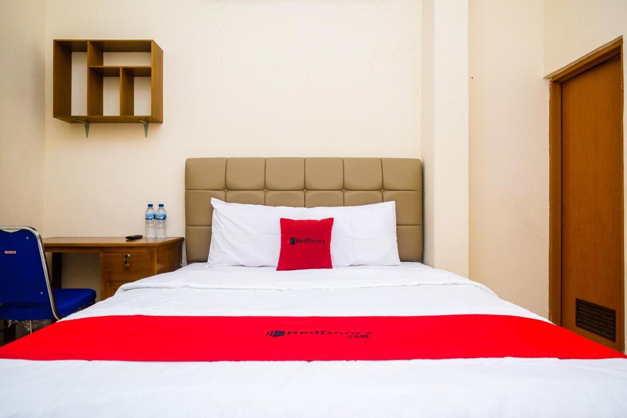 Reddoorz Syariah @ Griya Thamrin Manahan Solo Extérieur photo