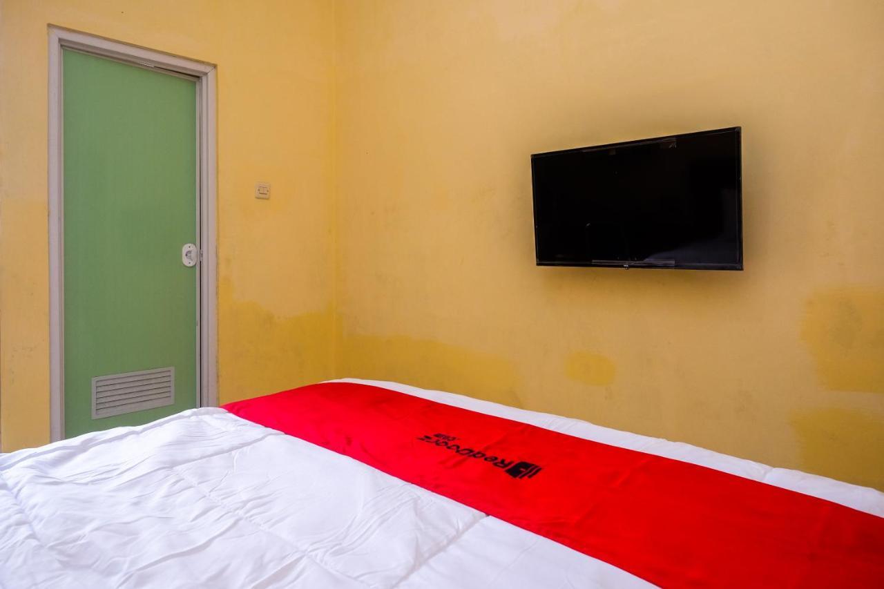 Reddoorz Syariah @ Griya Thamrin Manahan Solo Extérieur photo
