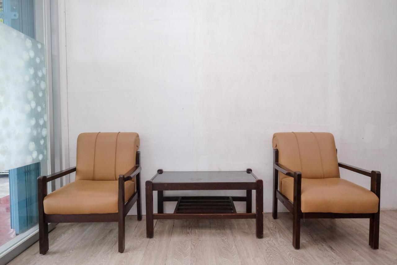 Reddoorz Syariah @ Griya Thamrin Manahan Solo Extérieur photo
