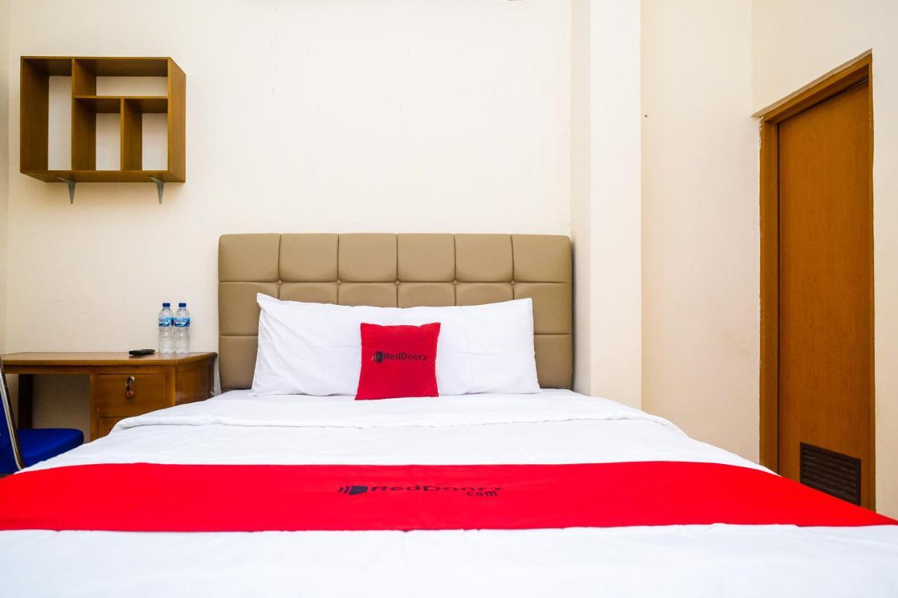 Reddoorz Syariah @ Griya Thamrin Manahan Solo Extérieur photo